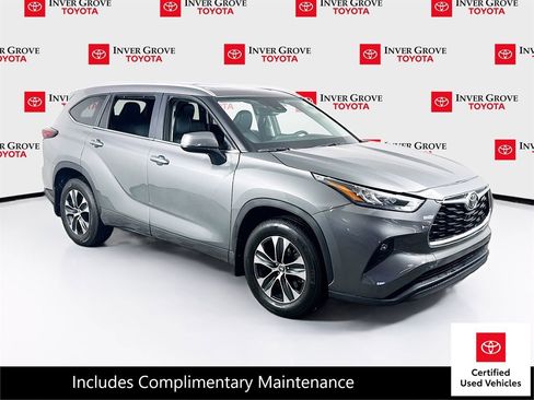 Certified 2025 Toyota Highlander XLE image 3