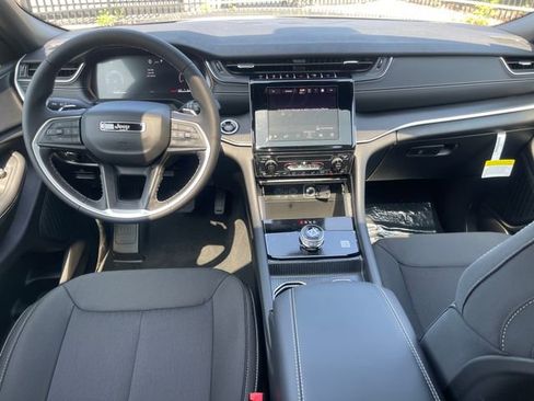 New 2025 Jeep Grand Cherokee L Laredo image 12