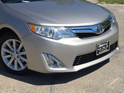 Used 2014 Toyota Camry XLE w/ Leather Package FWD image 4