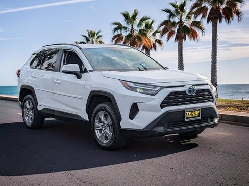 Used 2024 Toyota RAV4 LE AWD/4WD image 4
