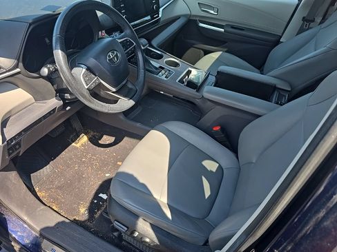 Used 2024 Toyota Sienna XLE w/ XLE Plus Package AWD/4WD image 12