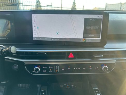 Used 2024 Kia Sorento S image 17