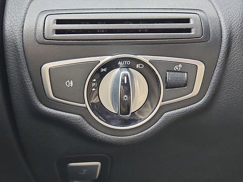 Used 2016 Mercedes-Benz GLC 300 4MATIC image 28