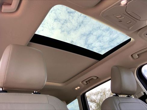 Used 2019 Ford Escape Titanium image 13