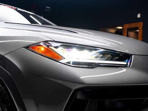 Used 2024 Lamborghini Urus S AWD/4WD image 12