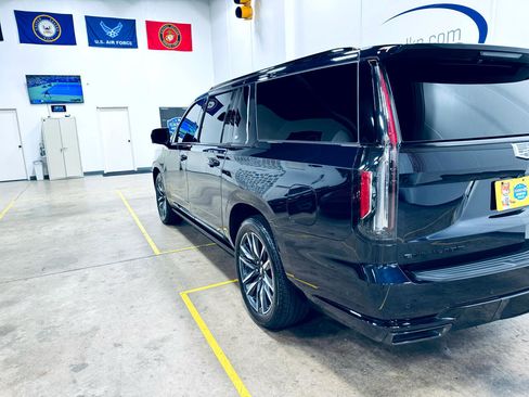 Used 2024 Cadillac Escalade ESV Sport Platinum image 22