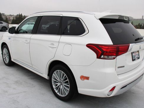 Used 2019 Mitsubishi Outlander SEL image 6
