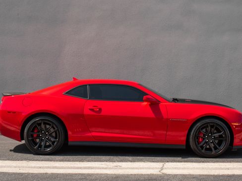 Used 2013 Chevrolet Camaro SS w/ SS Performance Package RWD image 8