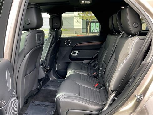 New 2026 Land Rover Discovery Dynamic SE AWD/4WD image 17