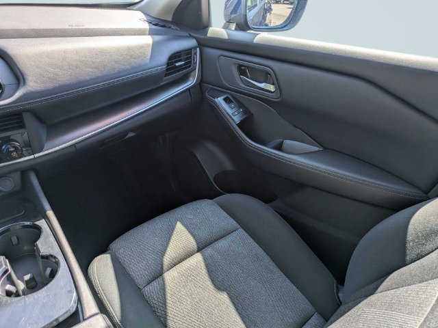 Used 2025 Nissan Rogue SV FWD image 19