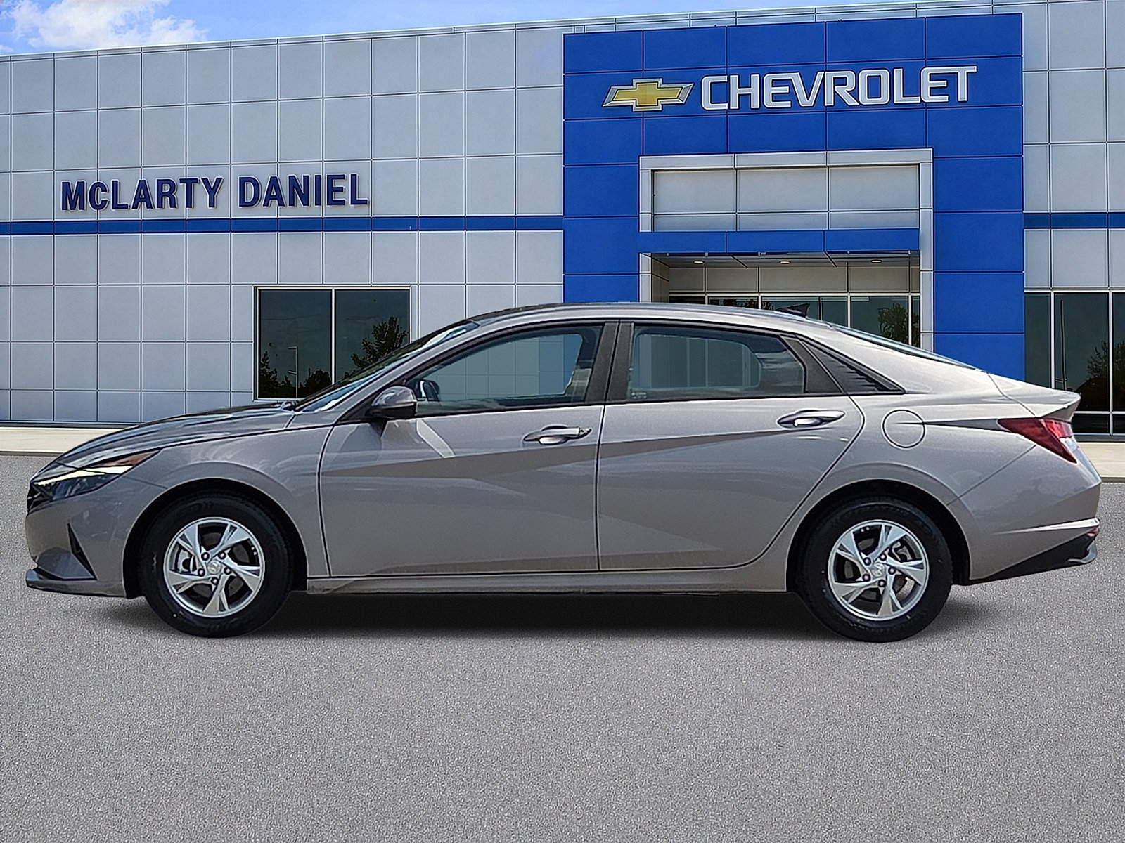 Used 2023 Hyundai Elantra SE FWD image 3