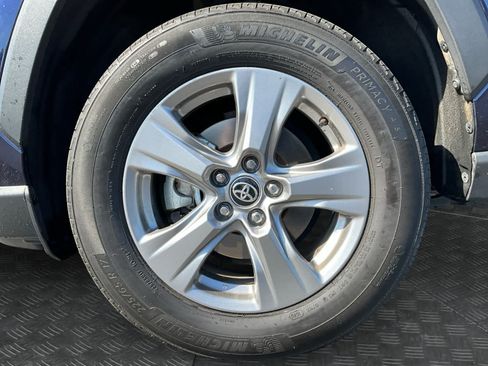 Used 2025 Toyota RAV4 XLE AWD/4WD image 14