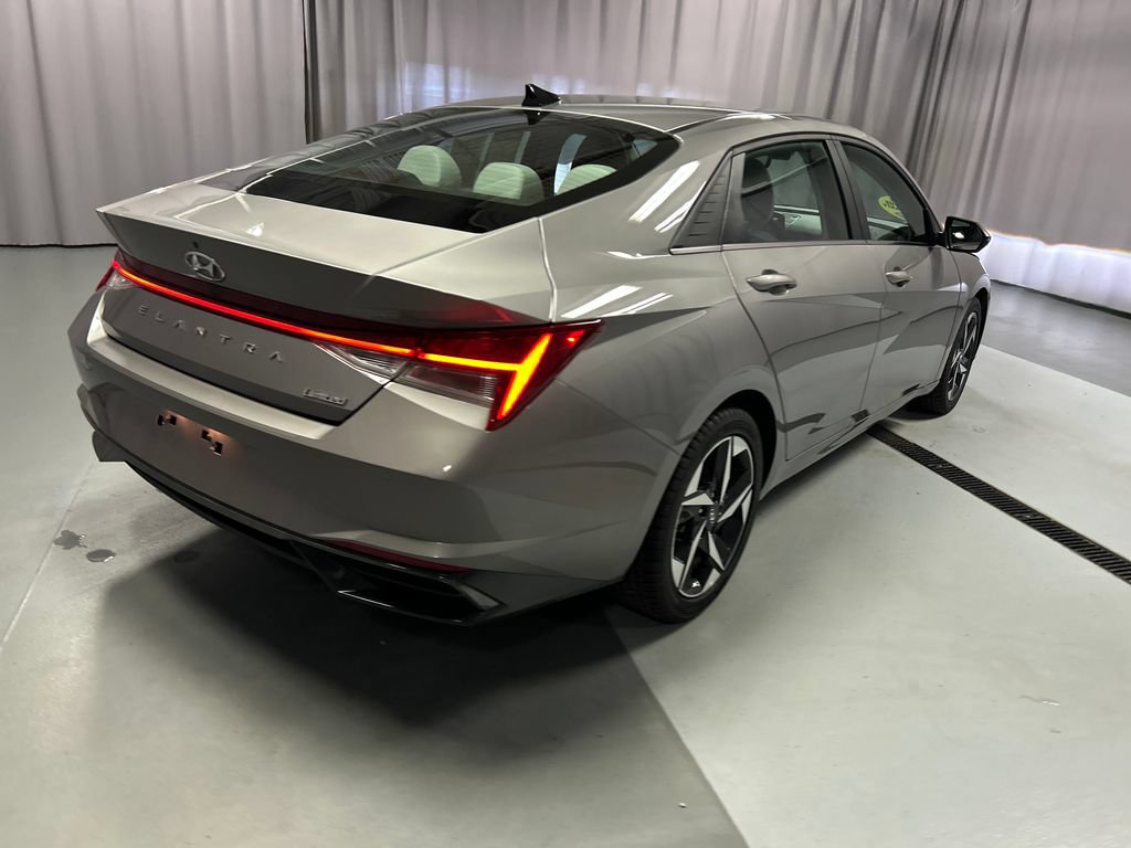 Used 2022 Hyundai Elantra Limited FWD image 7