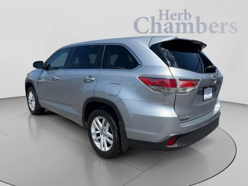 Used 2014 Toyota Highlander LE AWD/4WD image 3