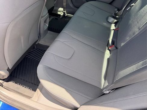 Used 2025 Hyundai Elantra SE FWD image 12