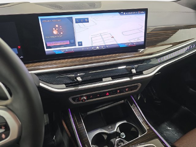 Certified 2025 BMW X7 xDrive40i w/ M Sport Package AWD/4WD image 17
