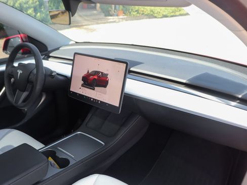 Used 2023 Tesla Model Y Long Range AWD/4WD image 40