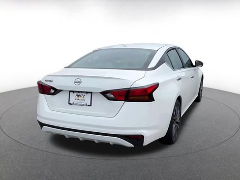 Used 2025 Nissan Altima 2.5 SV FWD image 11