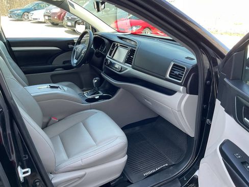 Used 2016 Toyota Highlander XLE image 49