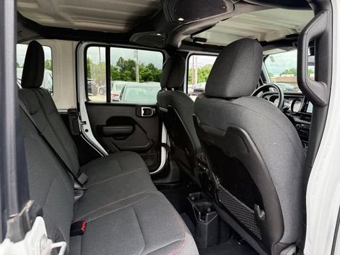 Used 2024 Jeep Wrangler Unlimited Rubicon AWD/4WD image 18