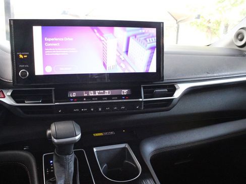 Certified 2025 Toyota Sienna XLE Woodland Edition AWD/4WD image 41