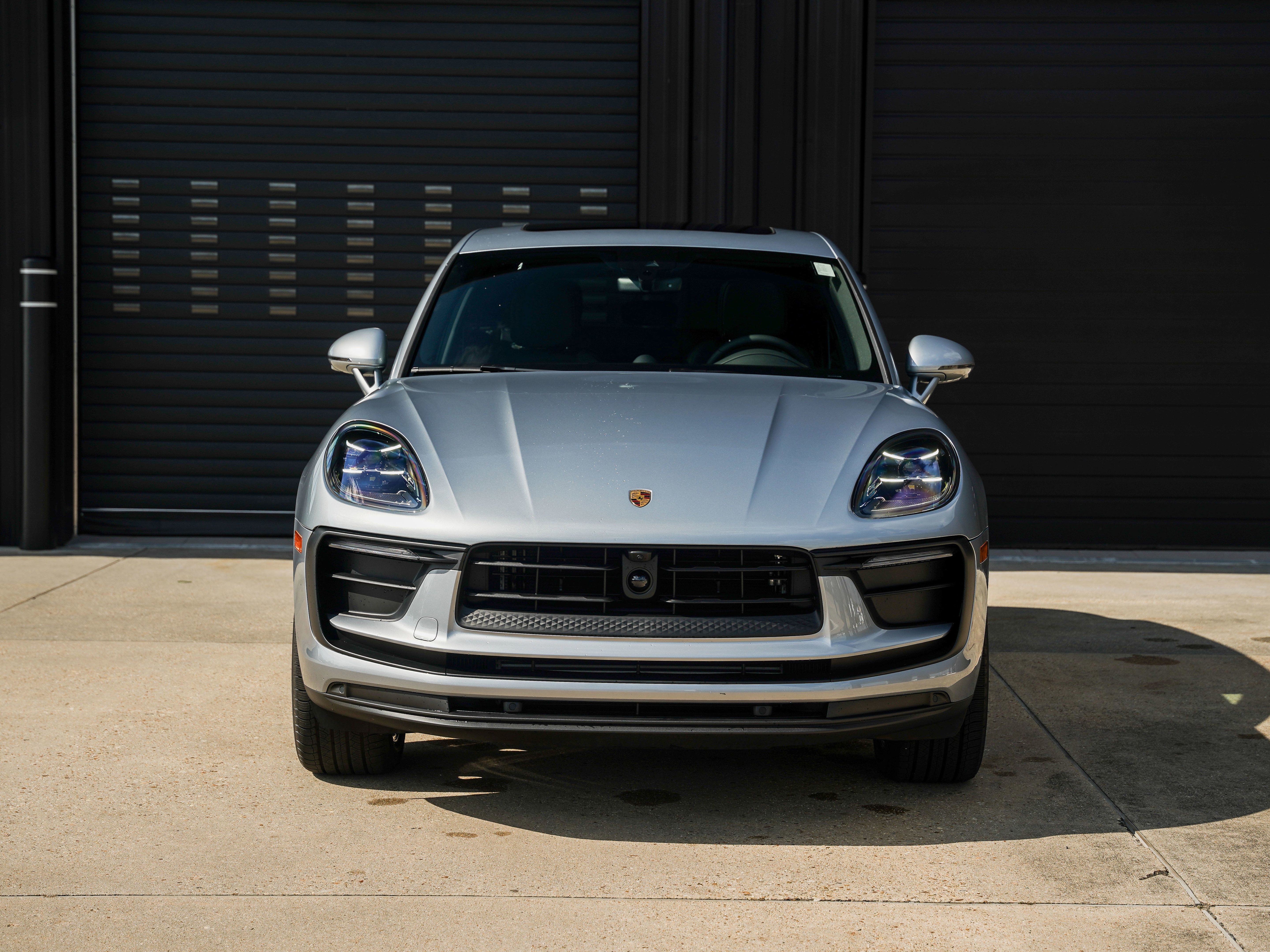 Certified 2026 Porsche Macan AWD/4WD image 6