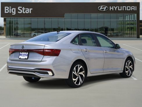 Used 2025 Volkswagen Jetta SEL FWD image 4