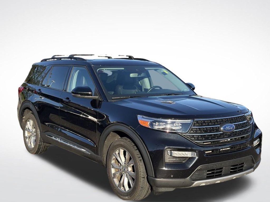 Used 2023 Ford Explorer XLT w/ Equipment Group 202A AWD/4WD image 2