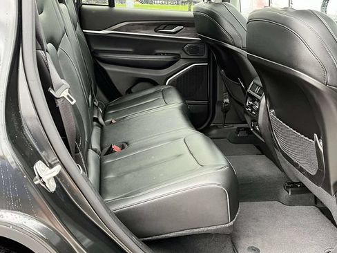 Used 2023 Jeep Grand Cherokee Limited AWD/4WD image 23