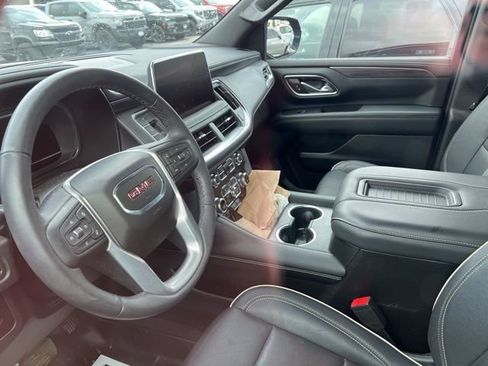 Used 2022 GMC Yukon SLT w/ SLT Luxury Package image 11