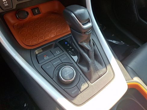 Used 2021 Toyota RAV4 Adventure image 16