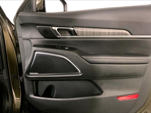 Certified 2025 Kia Telluride SX w/ SX Captain's Chair Package AWD/4WD image 26