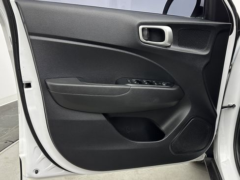 Used 2021 Hyundai Venue SE image 10