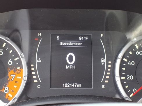 Used 2015 Jeep Renegade Latitude AWD/4WD image 14