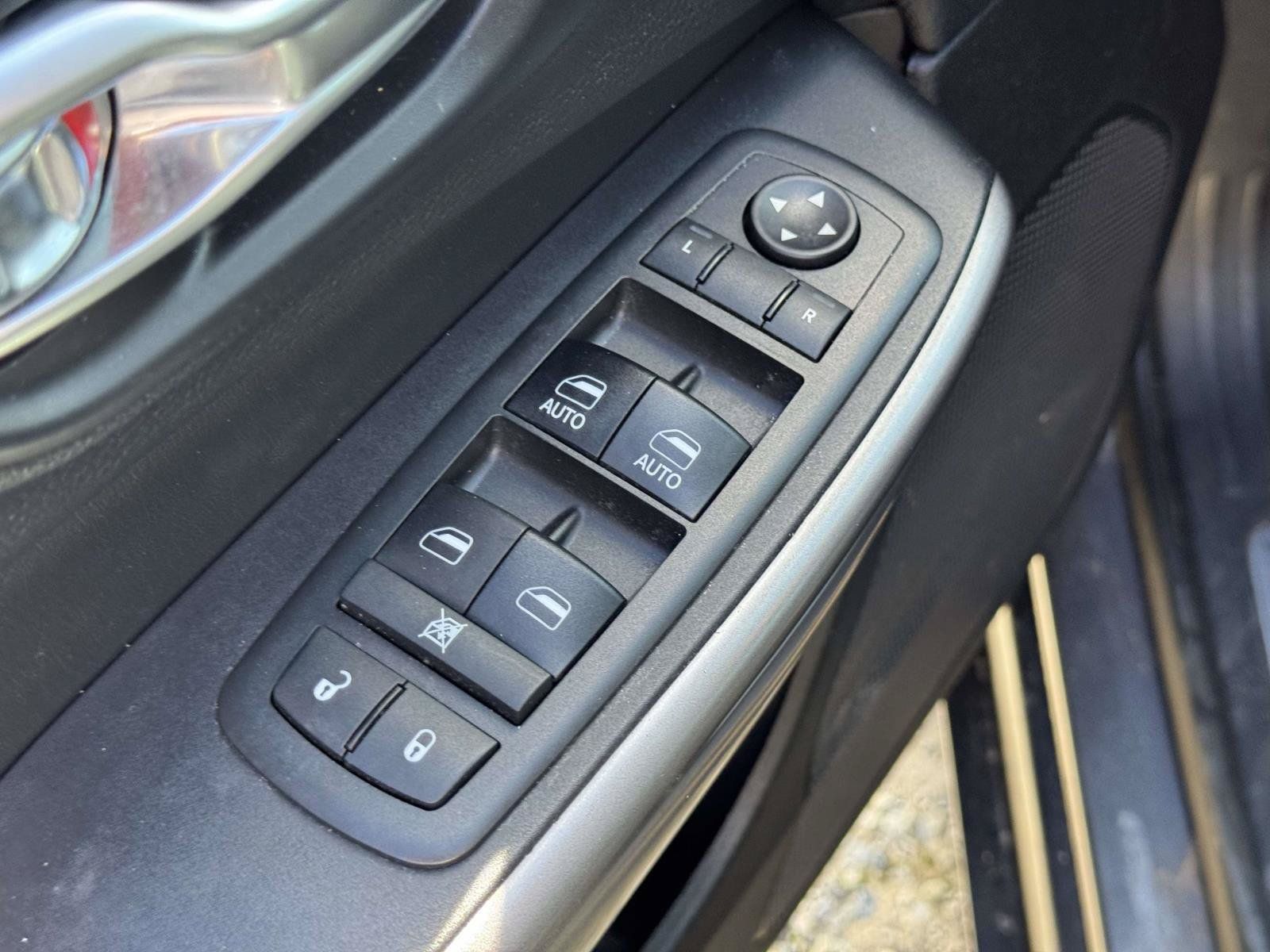 Used 2019 Jeep Cherokee Limited AWD/4WD image 13