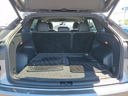 Used 2023 Volkswagen Atlas Cross Sport SE w/ Black Wheel Package AWD/4WD image 29