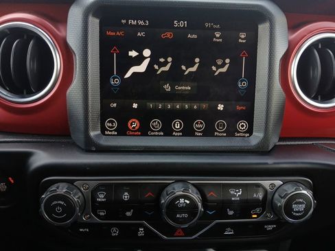 Used 2023 Jeep Wrangler Unlimited Rubicon w/ Cold Weather Group AWD/4WD image 4