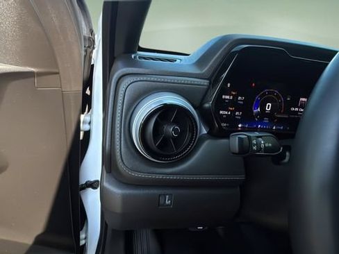 Used 2024 Chevrolet Colorado LT w/ LT Convenience Package RWD image 21