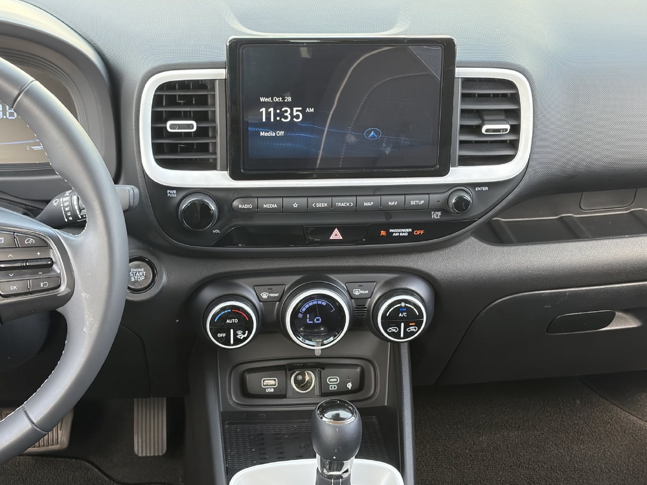 Used 2025 Hyundai Venue Limited FWD image 22