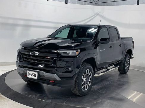 Used 2023 Chevrolet Colorado Z71 w/ Z71 Convenience Package 2 image 8