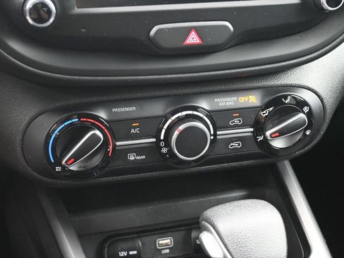 Used 2025 Kia Soul LX w/ LX Technology Package FWD image 16