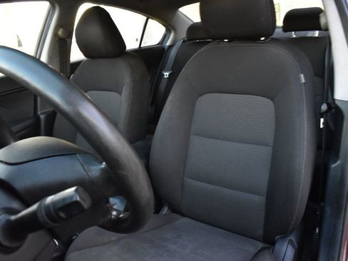 Used 2018 Kia Forte LX image 12