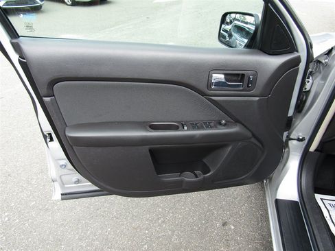 Used 2011 Ford Fusion SE FWD image 13