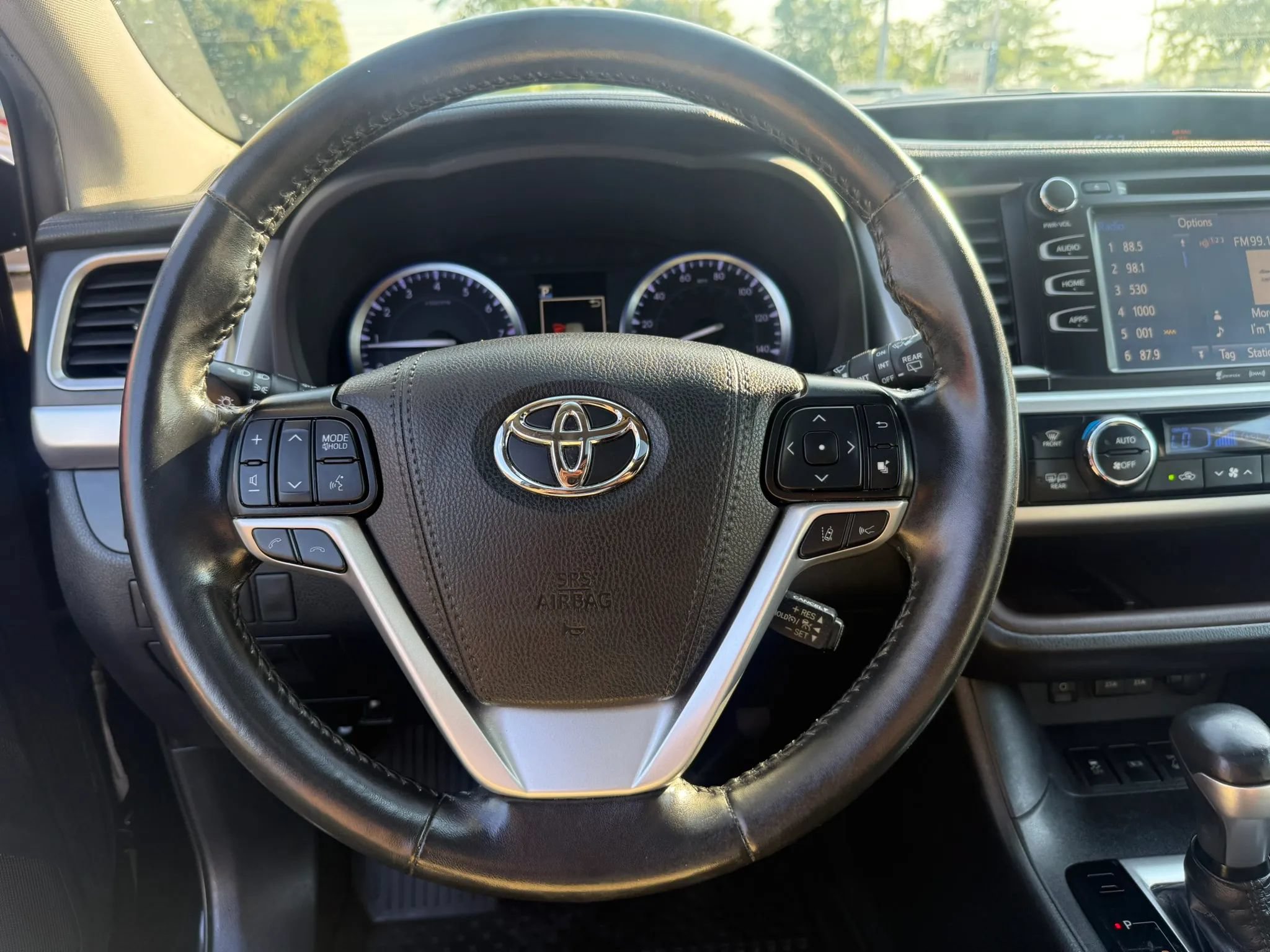 Used 2019 Toyota Highlander XLE AWD/4WD image 16