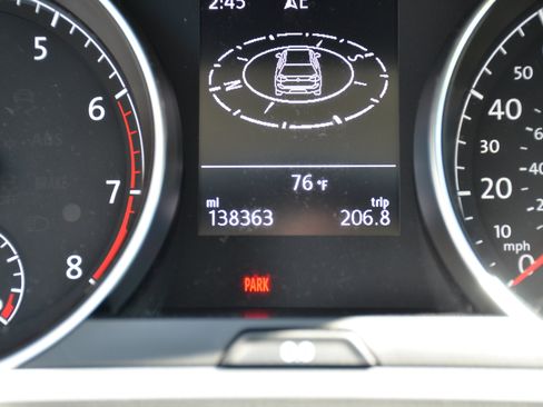 Used 2016 Volkswagen Golf S image 7