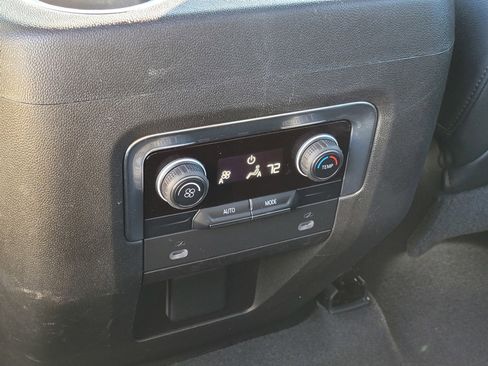 Used 2021 Chevrolet Tahoe Z71 image 12