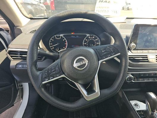 Used 2024 Nissan Altima 2.5 SV FWD image 8