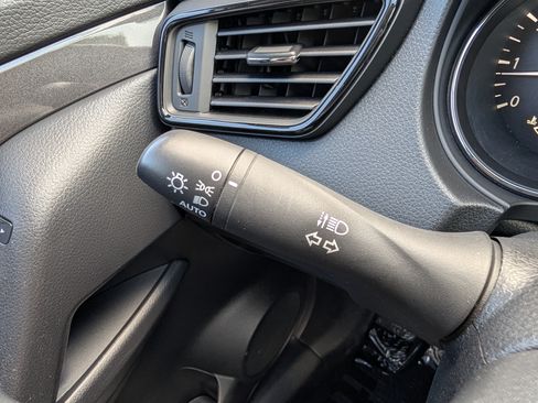 Used 2020 Nissan Rogue S AWD/4WD image 26