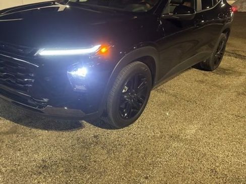 Used 2025 Chevrolet Trax ACTIV w/ Driver Confidence Package image 3