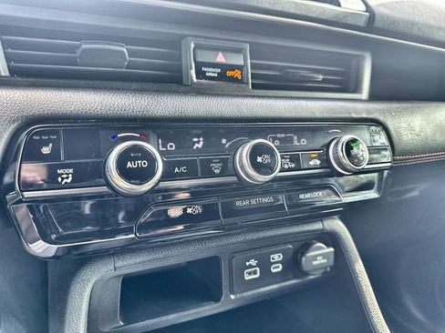 Used 2025 Honda Pilot TrailSport image 27